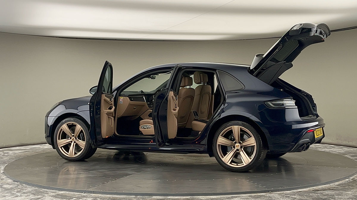 More views of Porsche Macan