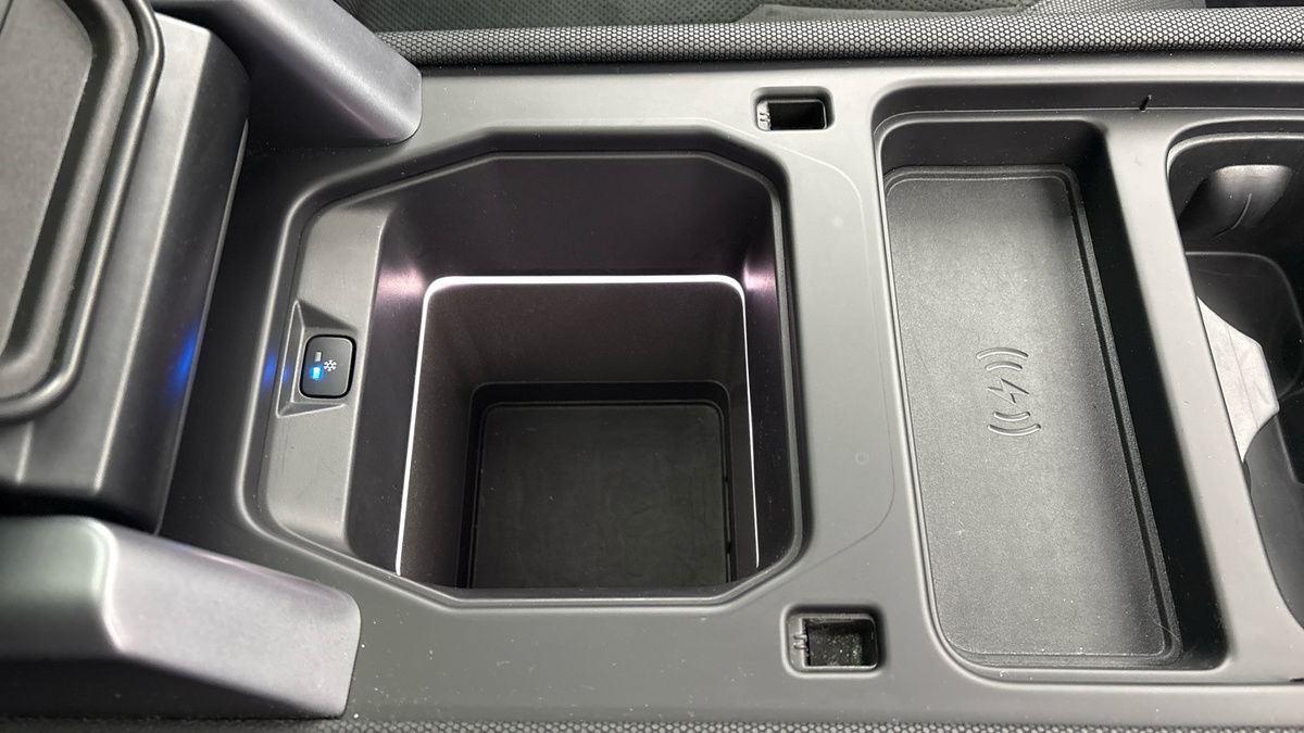 Land Rover Defender 110 Image 31