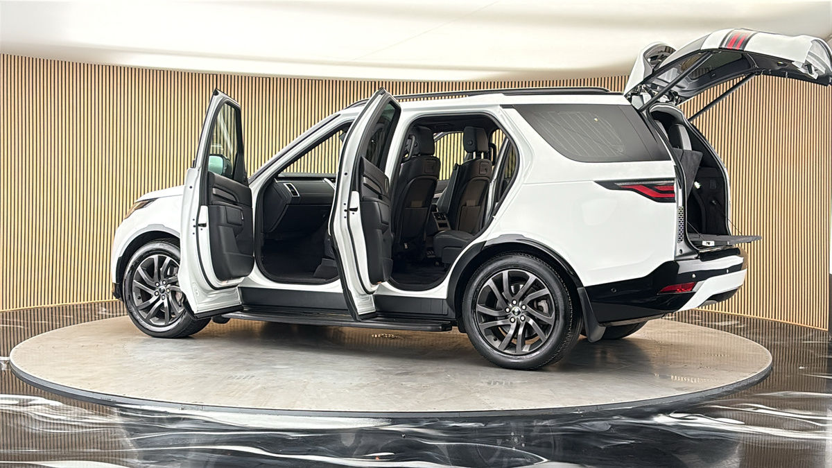 More views of Land Rover Discovery