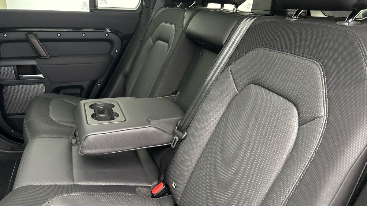 Land Rover Defender 110 Urban Image 18