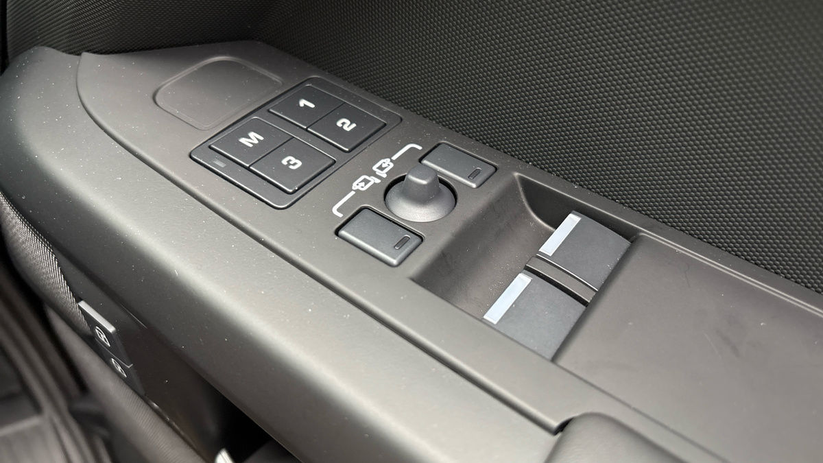 Land Rover Defender 110 Urban Image 26