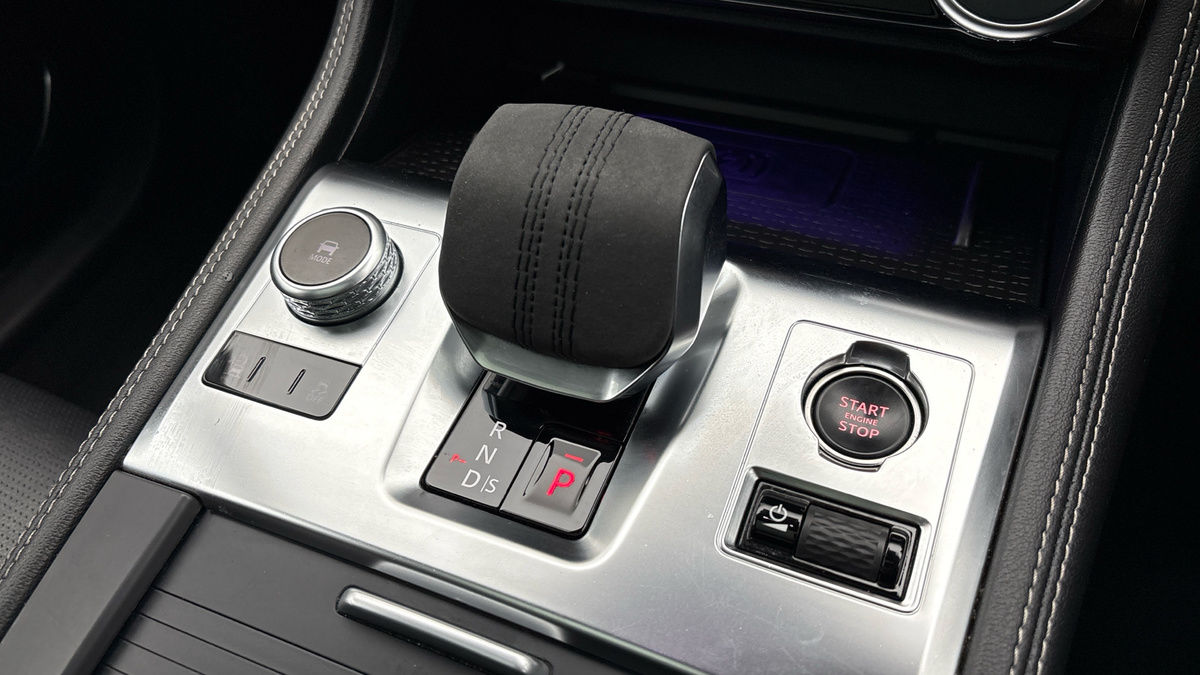 Jaguar F-PACE Image 28