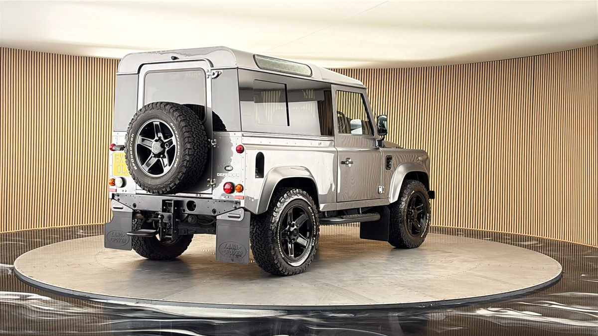 More views of Land Rover Defender 90