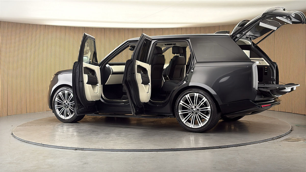 More views of Land Rover Range Rover