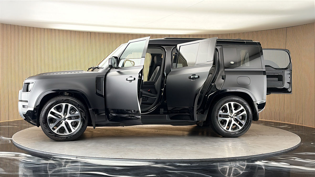 More views of Land Rover Defender 110