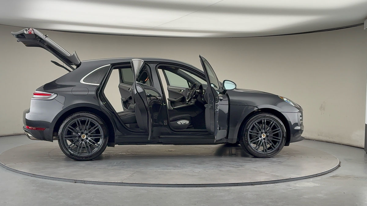 More views of Porsche Macan