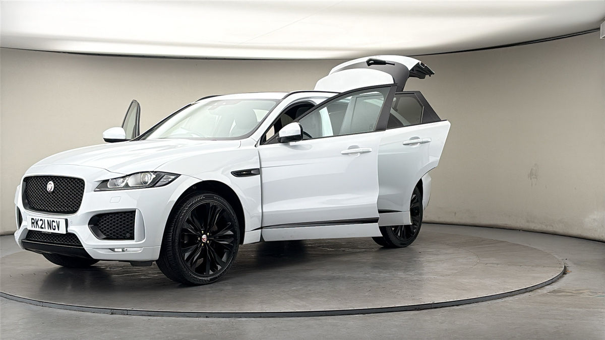 Jaguar F-PACE Image 22