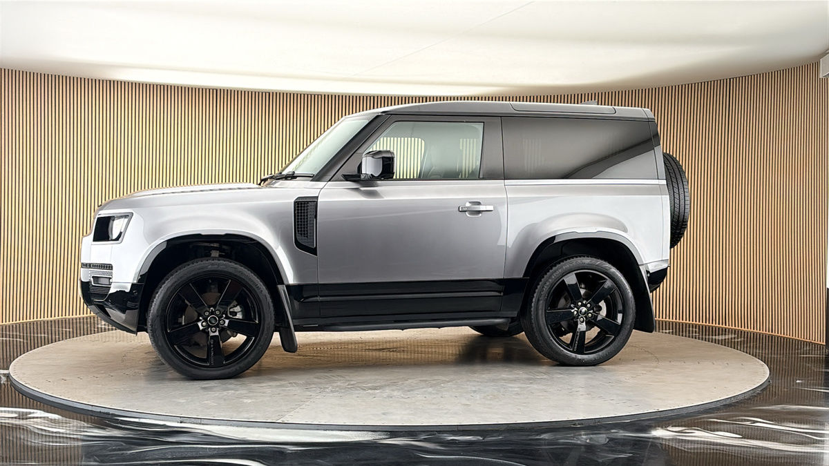 More views of Land Rover Defender 90