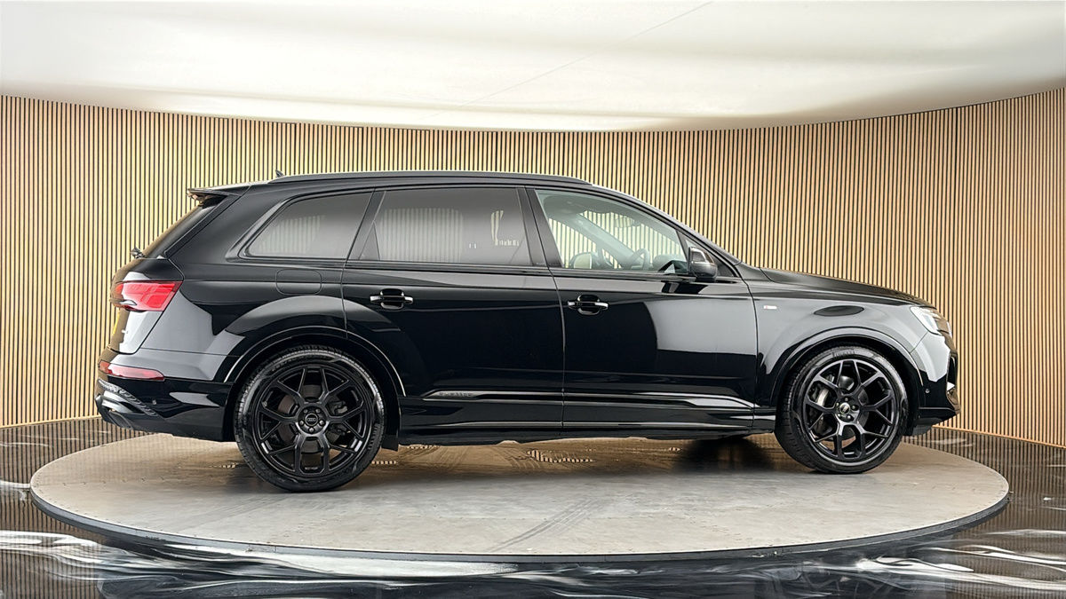More views of Audi Q7