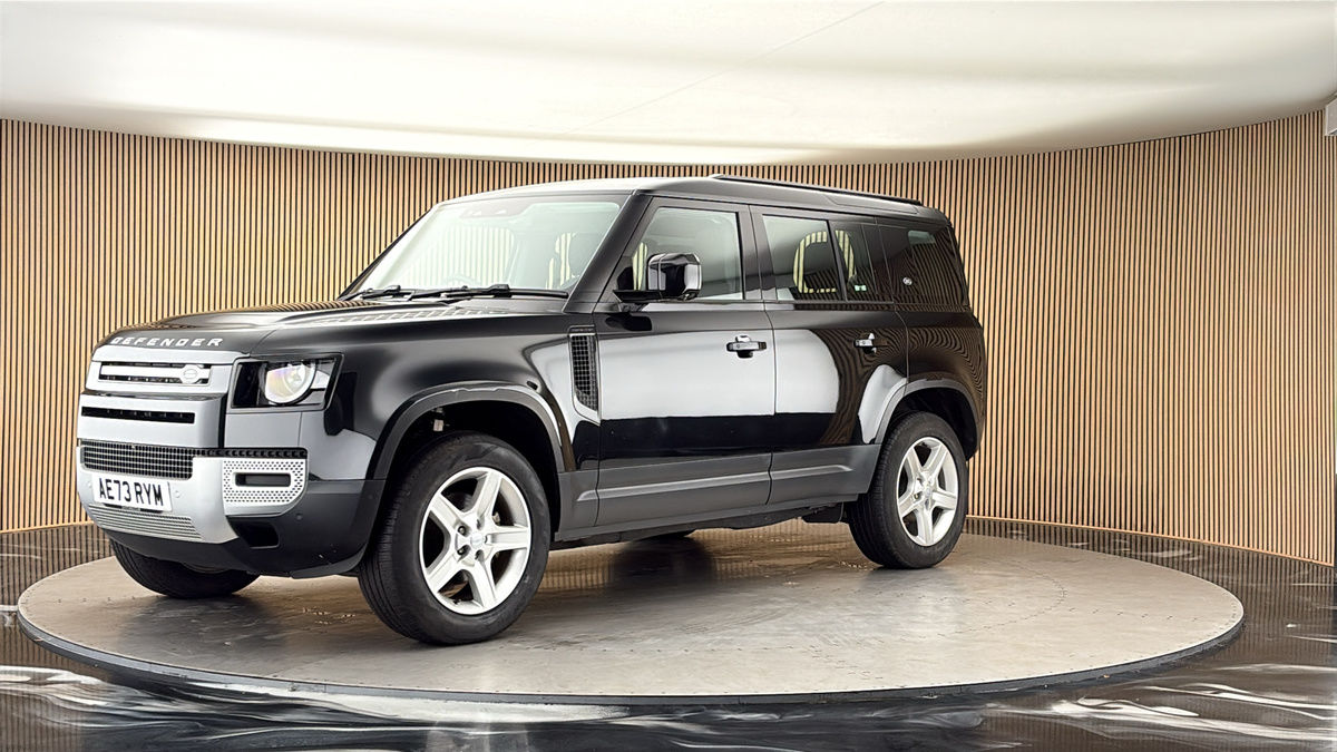 Land Rover Defender 110 Image 20