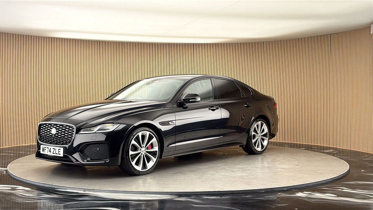 Jaguar XF Image 20