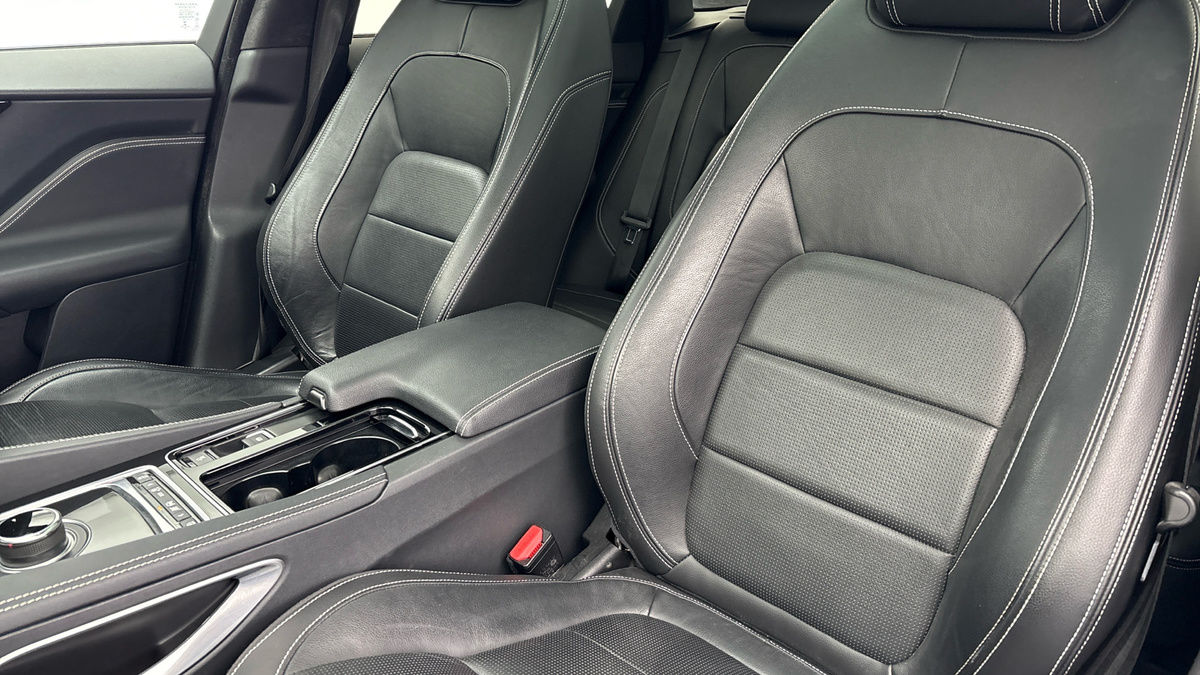 Jaguar F-PACE Image 7