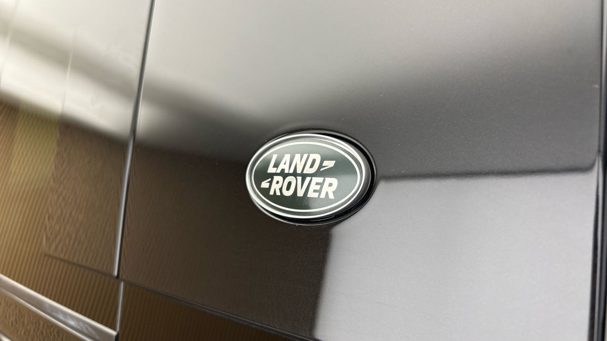 Land Rover Defender 110 Image 40