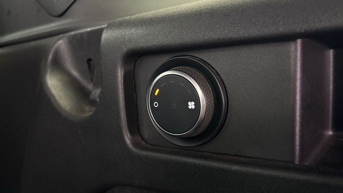 Land Rover Discovery Sport Image 33