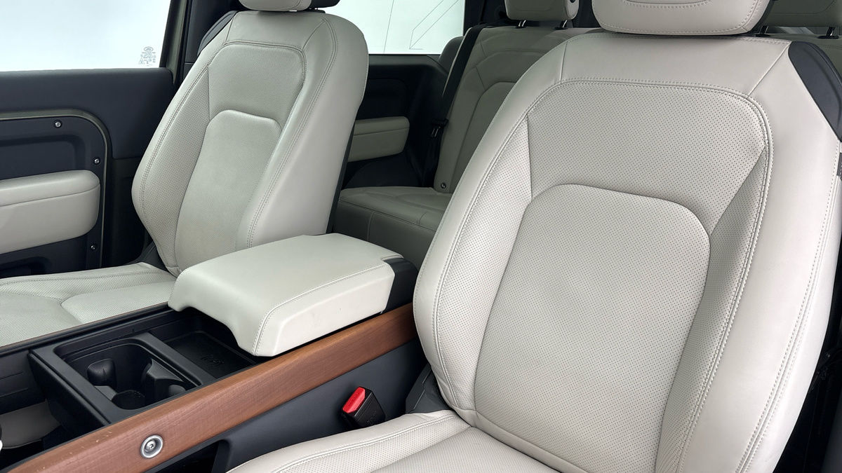 Land Rover Defender 90 Image 7