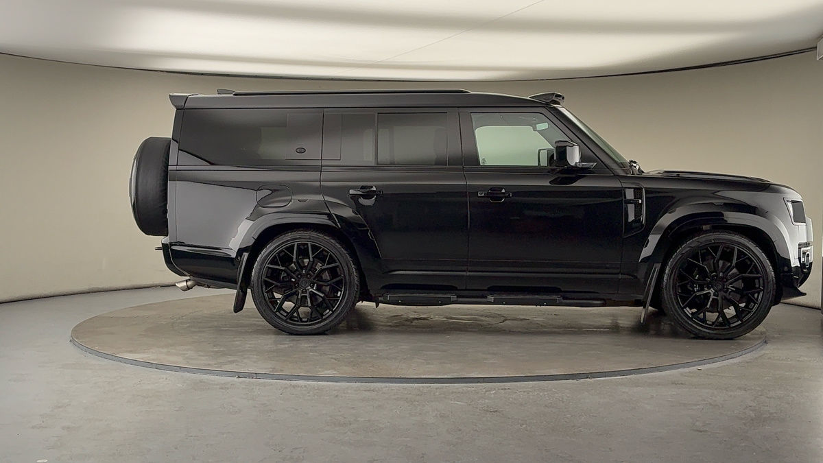 Land Rover Defender 130 Urban Image 16