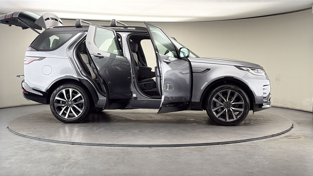More views of Land Rover Discovery