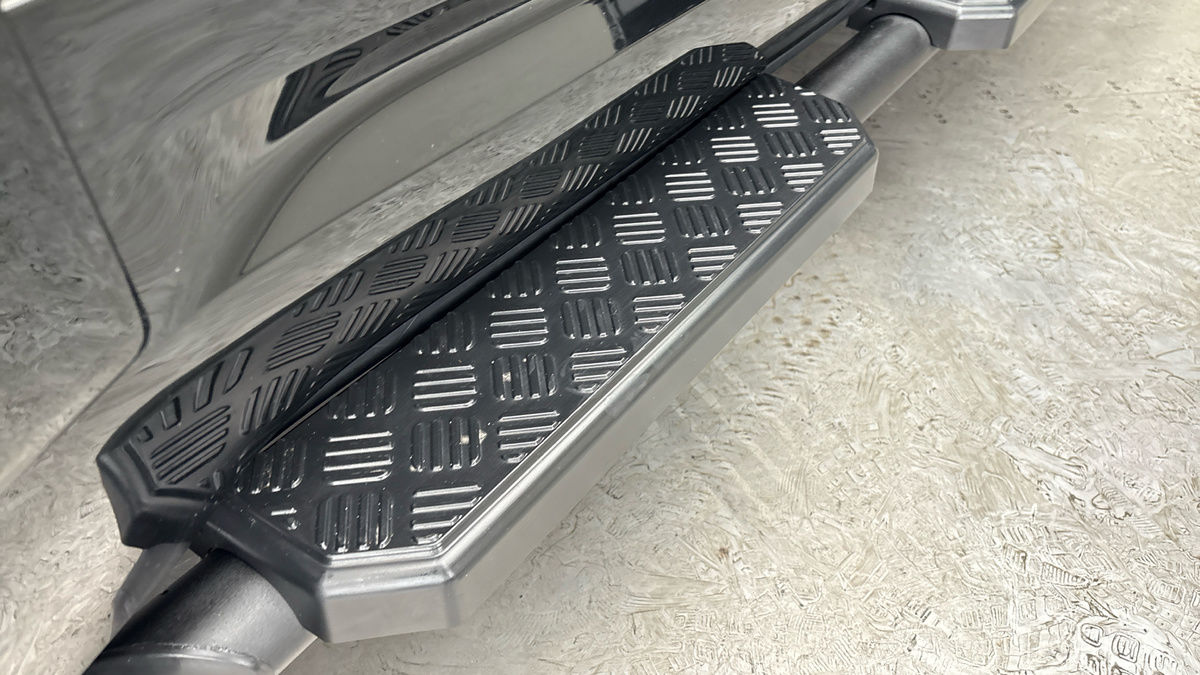 Land Rover Defender 130 Urban Image 25