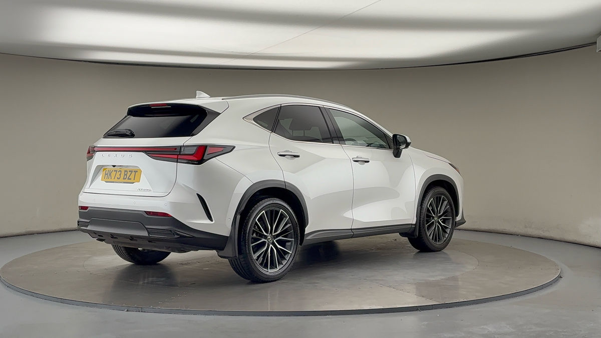 Lexus NX Image 21