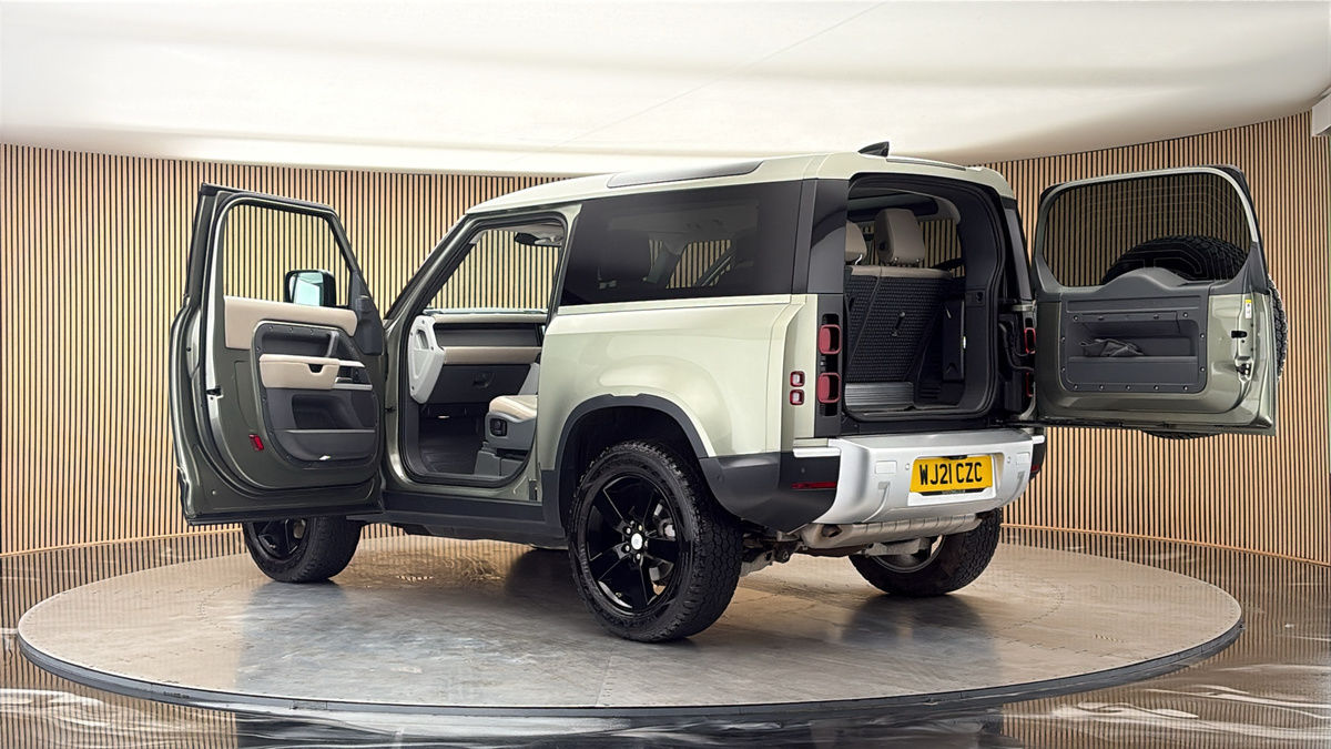 More views of Land Rover Defender 90