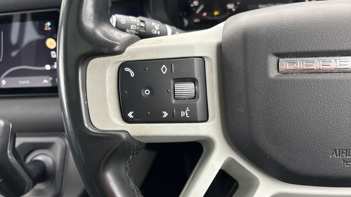 Land Rover Defender 110 Image 13