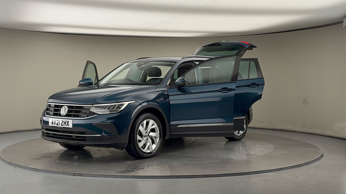 More views of Volkswagen Tiguan