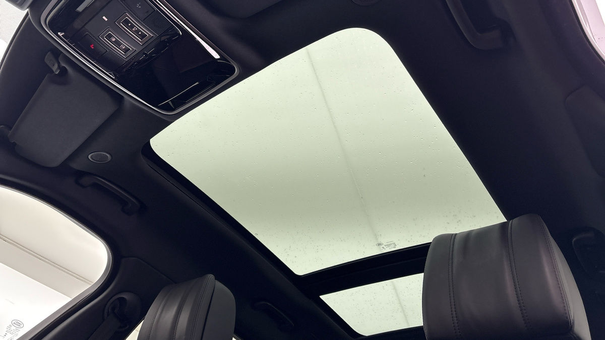 Land Rover Range Rover Velar Image 6