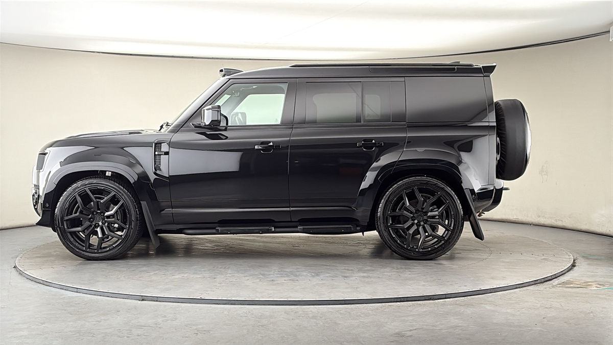 Land Rover Defender 110 Urban Image 15