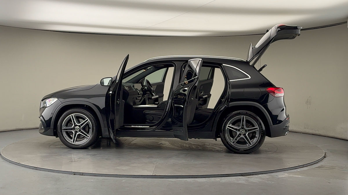 More views of Mercedes-Benz GLA