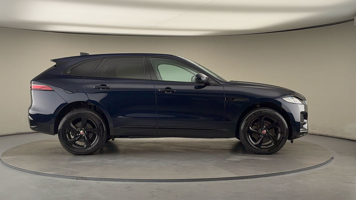 Jaguar F-PACE Image 16