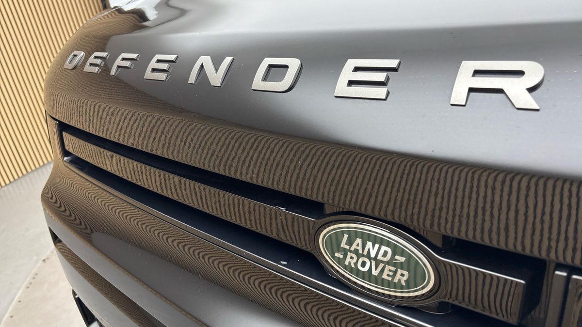 Land Rover Defender 90 Image 24