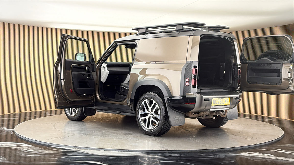 More views of Land Rover Defender 90