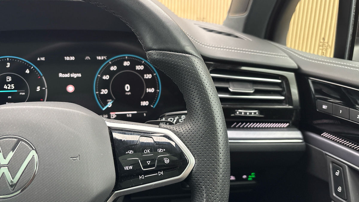 Volkswagen Touareg Image 14