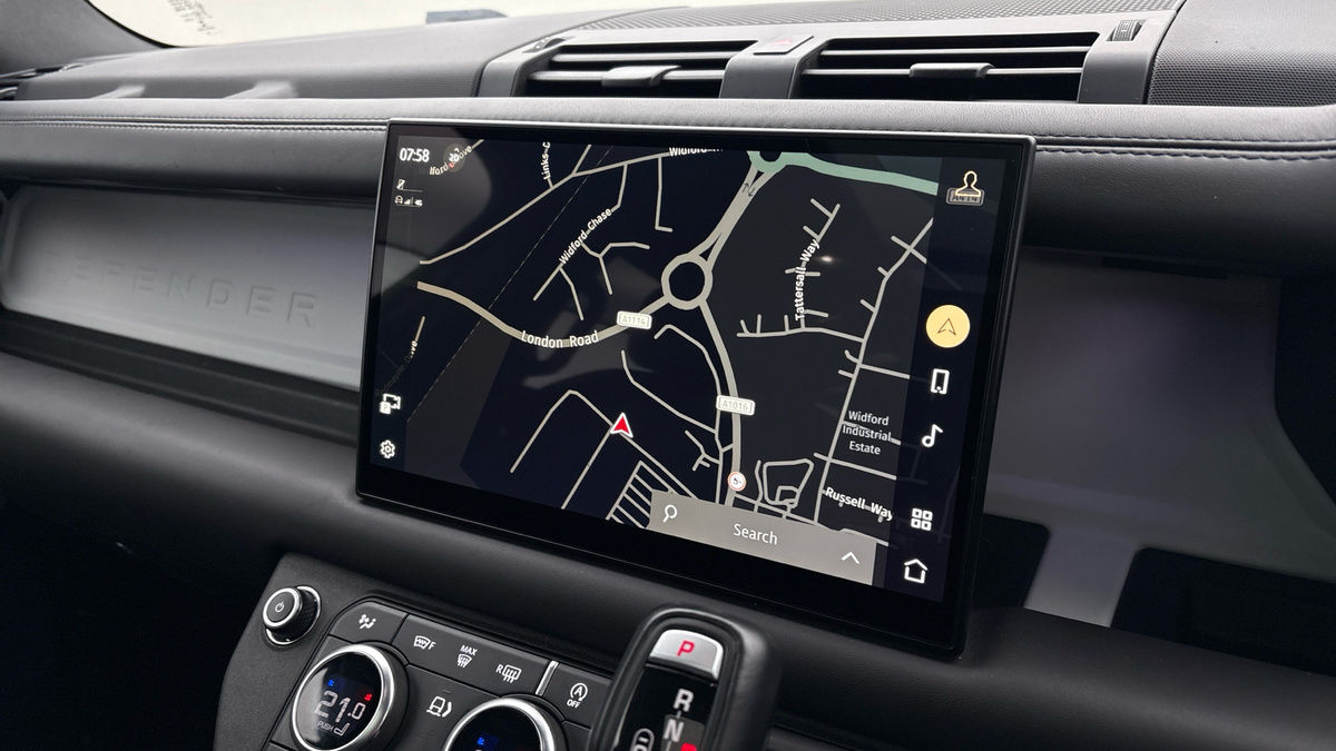 Land Rover Defender 110 Image 17