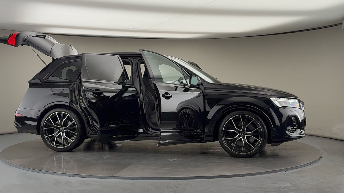 More views of Audi SQ7