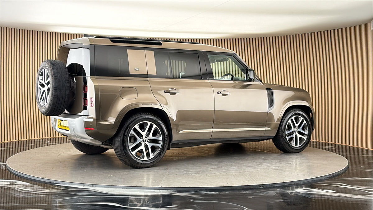 More views of Land Rover Defender 110