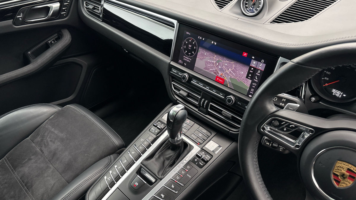 Porsche Macan Image 18