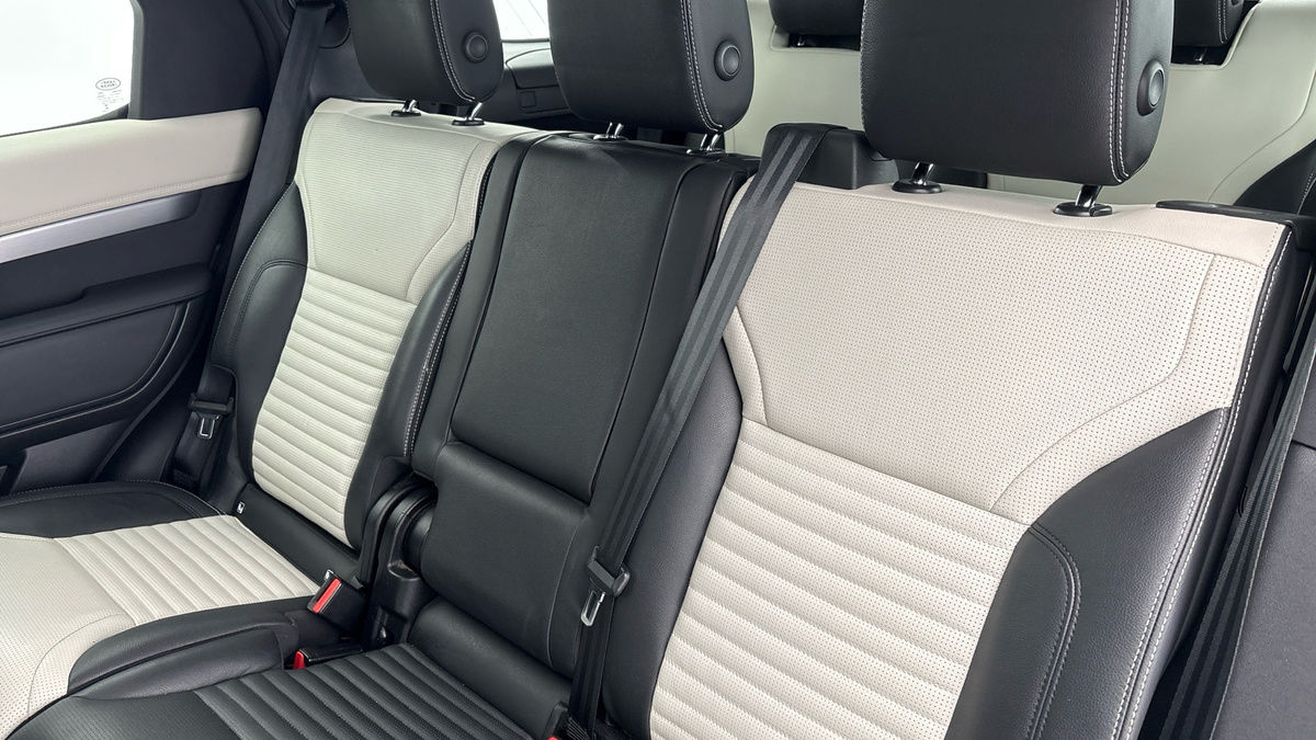 Land Rover Discovery Image 8