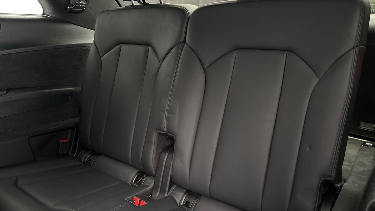 More views of Audi Q7