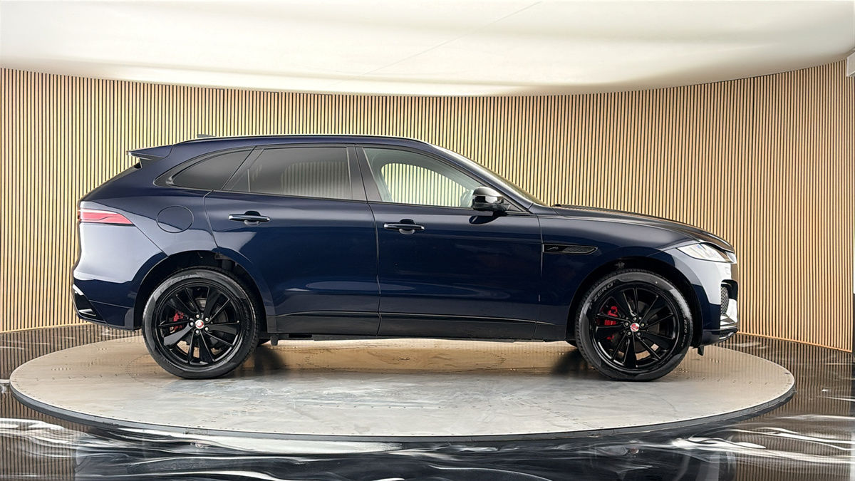 Jaguar F-PACE Image 16