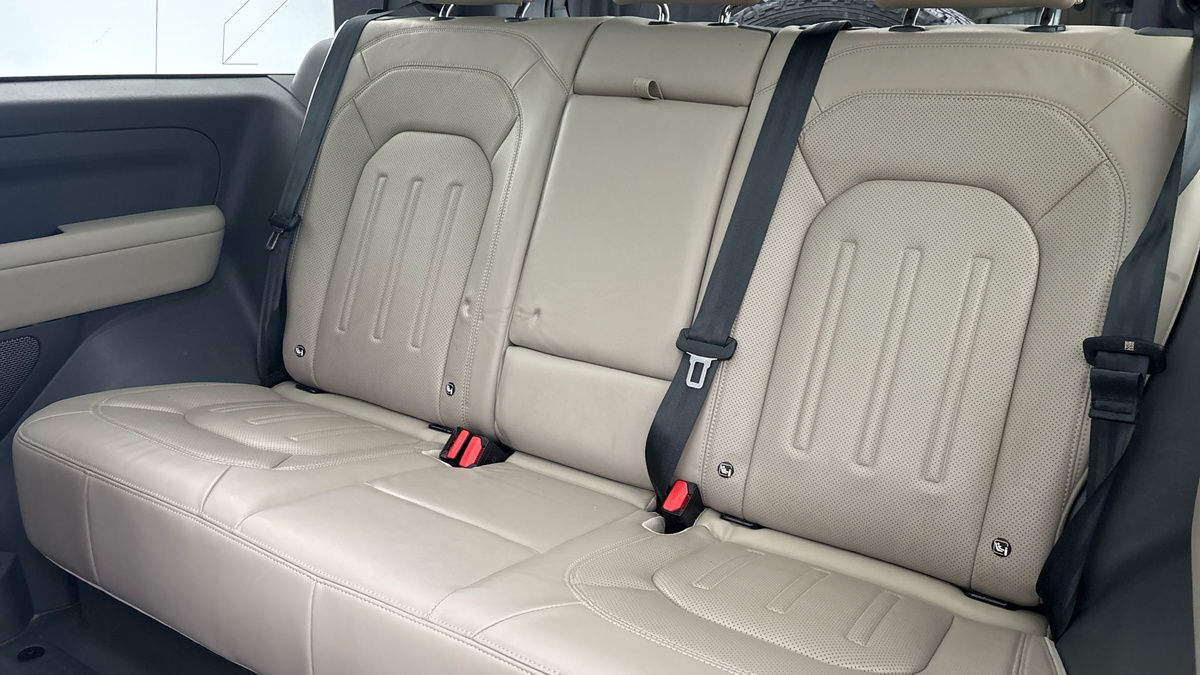 Land Rover Defender 90 Image 8
