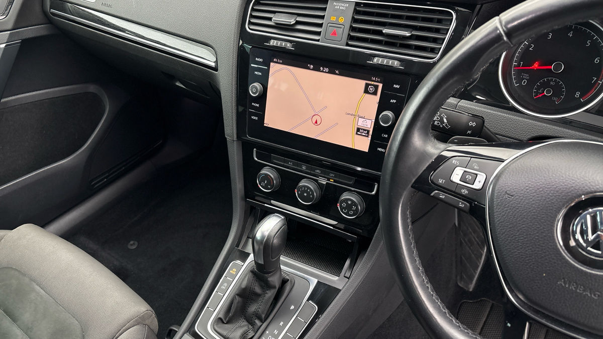 Volkswagen Golf Image 18