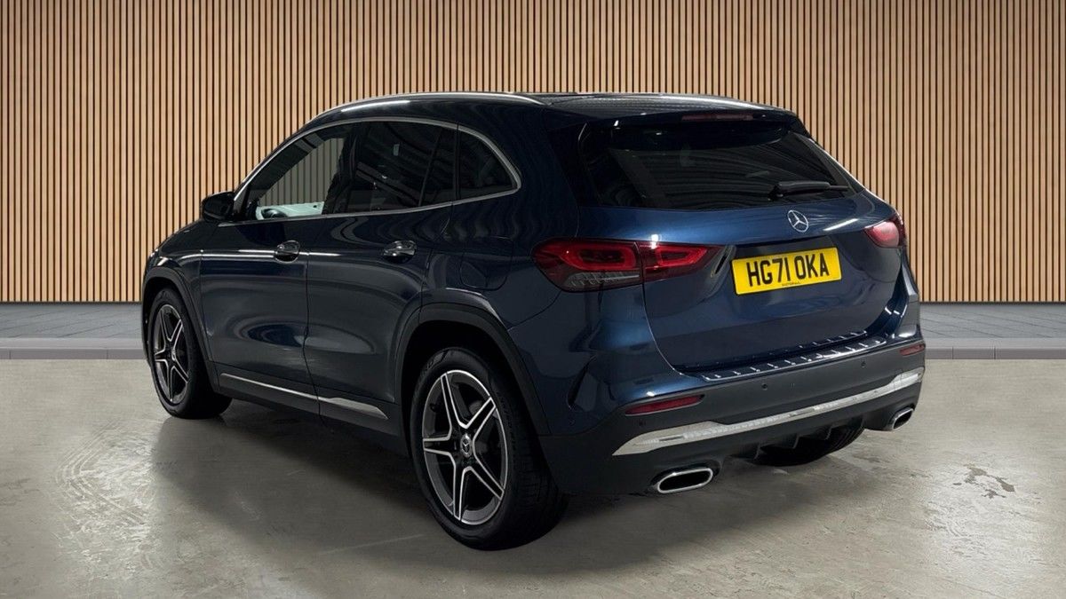 Mercedes-Benz GLA Image 2
