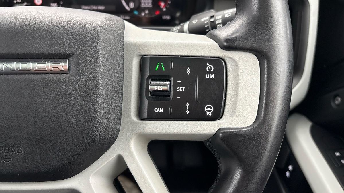 Land Rover Defender 130 Image 14