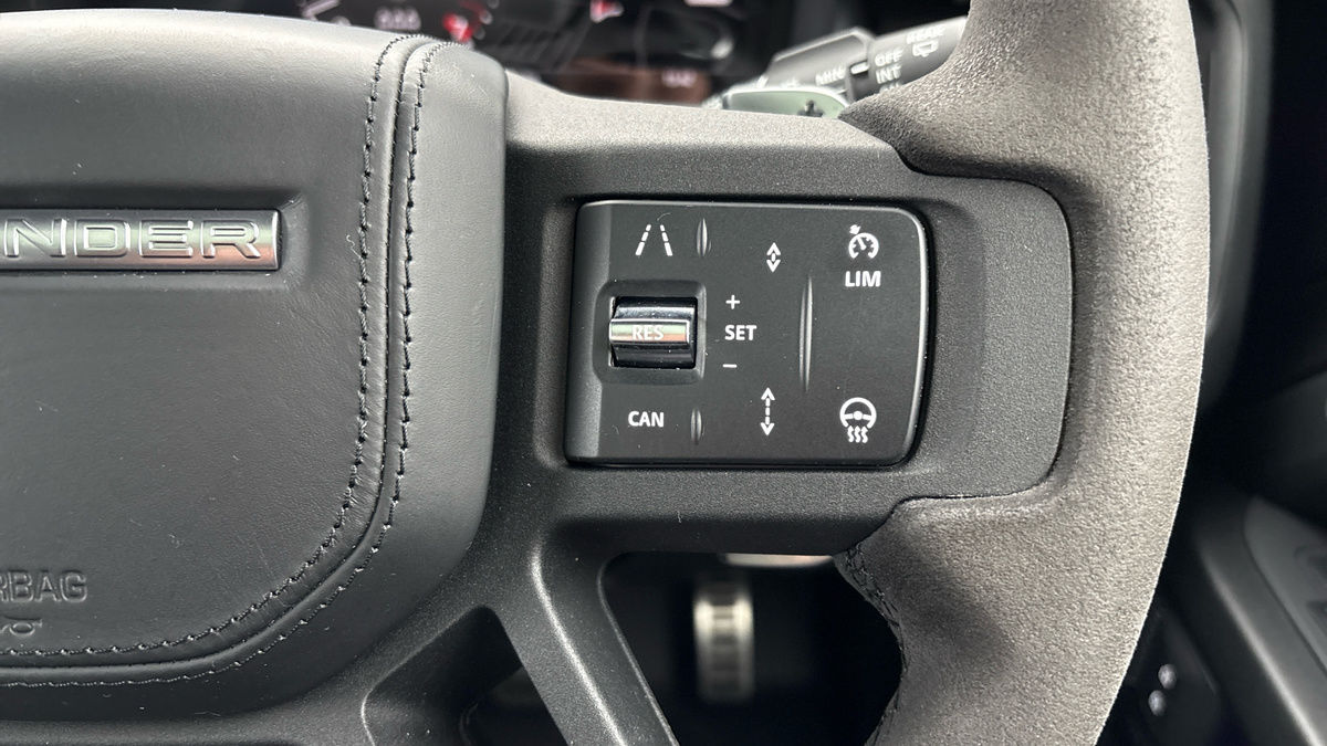 Land Rover Defender 110 Image 14