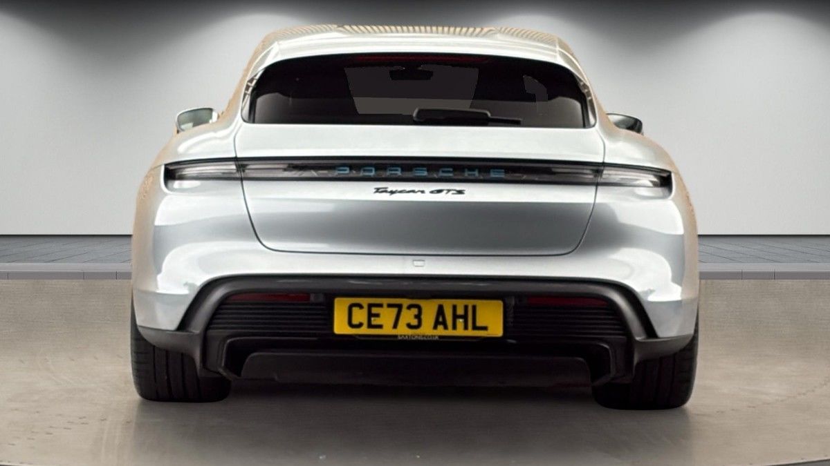 Porsche Taycan Image 4