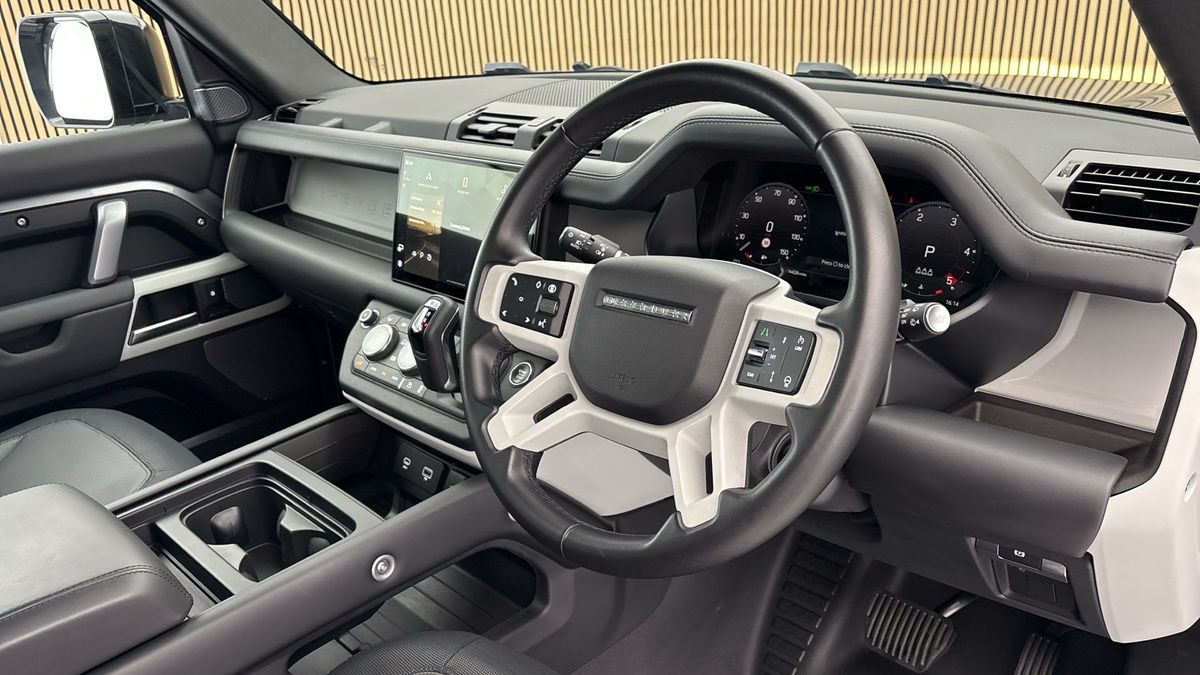 Land Rover Defender 90 Image 5