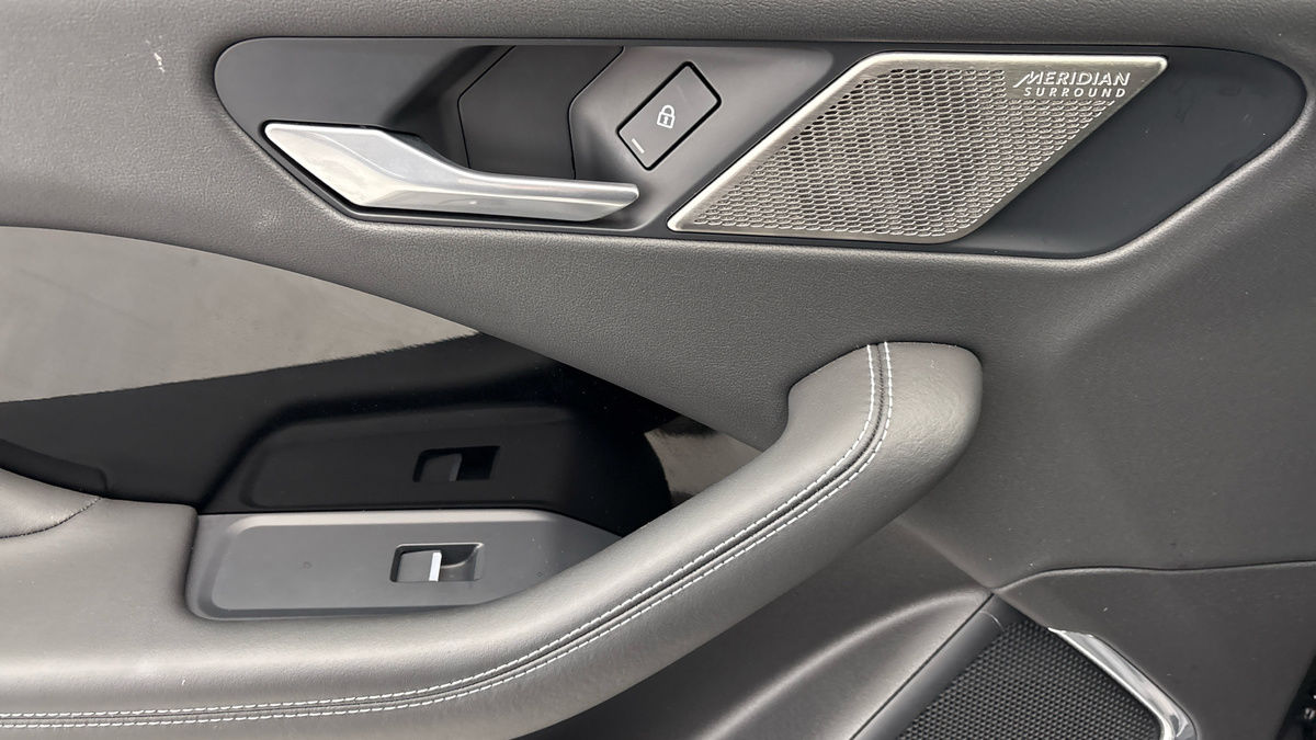 Jaguar I-PACE Image 19