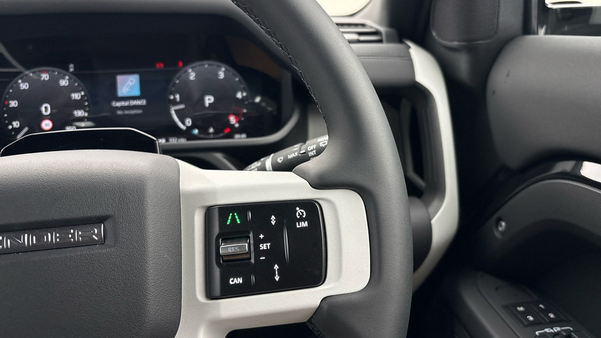 Land Rover Defender 110 Urban Image 14