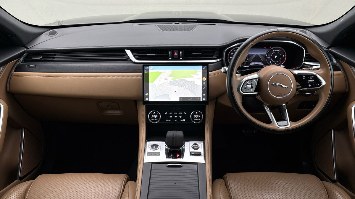 Jaguar F-PACE Image 12